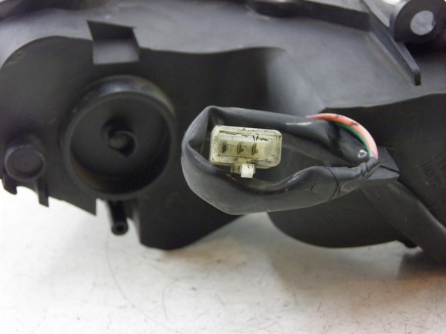 photo de FRONT LEFT TURN SIGNAL  SYM GTS 125 (2005 - 2008) - Fixing points details