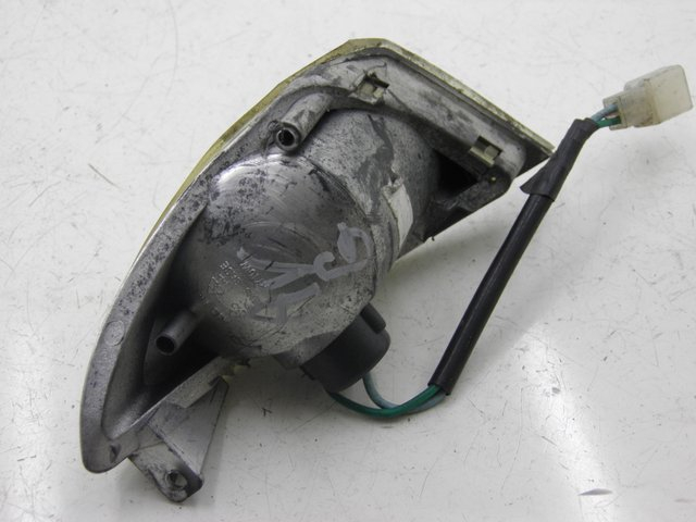 photo de FRONT LEFT TURN SIGNAL  SYM MIO 50 (2005 - 2010) - Zoom on usage condition