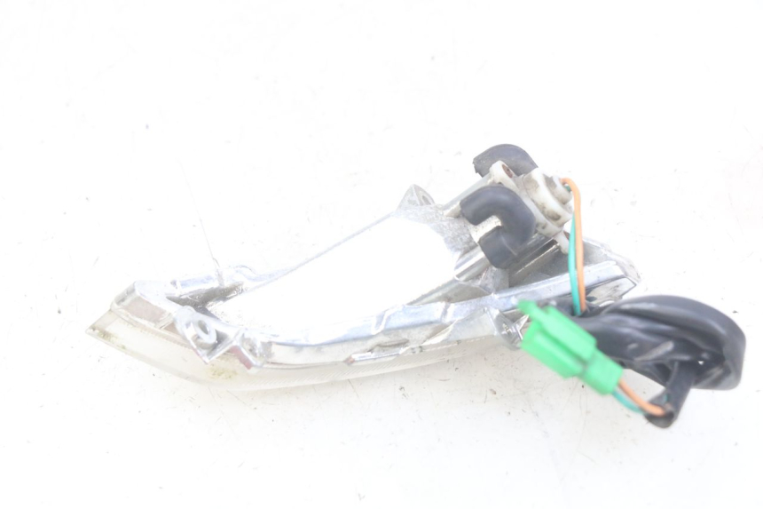 photo de LEFT FRONT TURN SIGNAL PEUGEOT TWEET 4T 50 (2018 - 2022) - Fixing points details