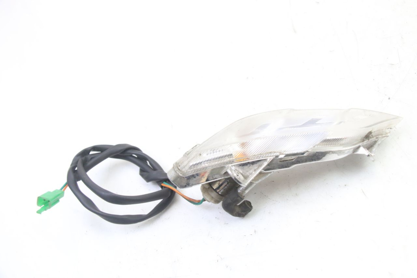 photo de FRONT LEFT TURN SIGNAL PEUGEOT TWEET 4T 50 (2014 - 2019) - Zoom on usage condition