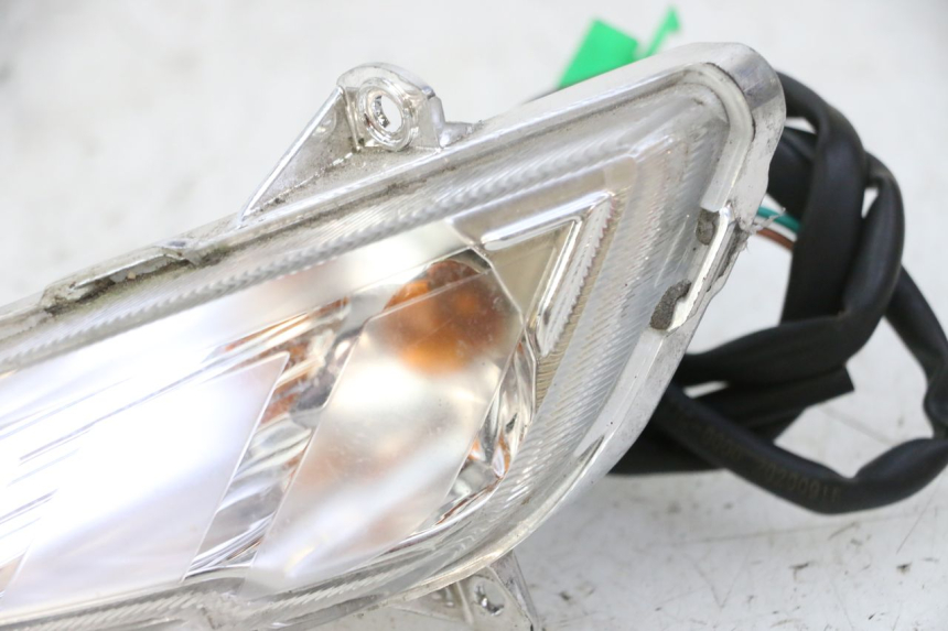 photo de LEFT FRONT TURN SIGNAL PEUGEOT TWEET 4T 50 (2018 - 2022) - Fixing points details