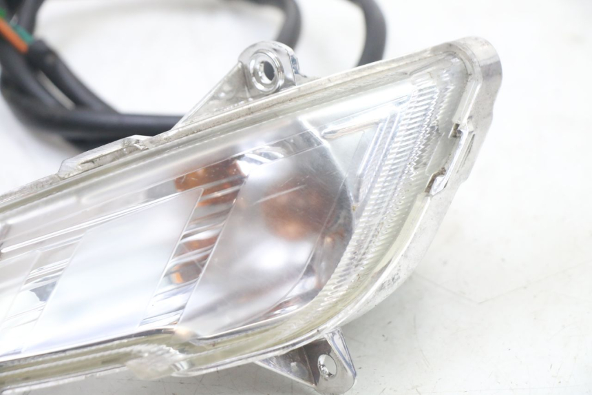 photo de FRONT LEFT TURN SIGNAL PEUGEOT TWEET PRO CARGO 50 (2018 - 2022) - Zoom on usage condition
