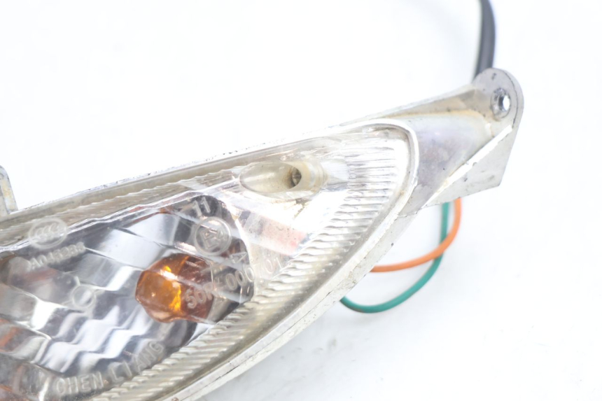 photo de LEFT FRONT TURN SIGNAL PEUGEOT V-CLIC VCLIC 50 (2007 - 2013) - Zoom on usage condition