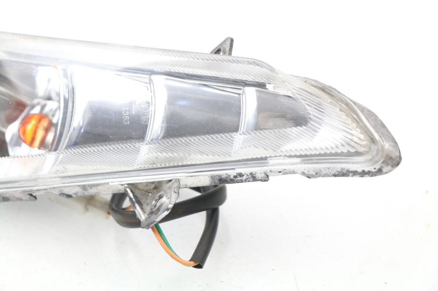 photo de FRONT LEFT TURN SIGNAL  RAZZO VENICE 50 (2009 - 2014) - Fixing points details