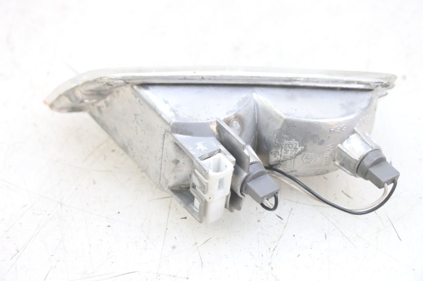 photo de LEFT FRONT TURN SIGNAL PIAGGIO VESPA GTS SUPER IE 125 (2009 - 2016) - Alternative perspective