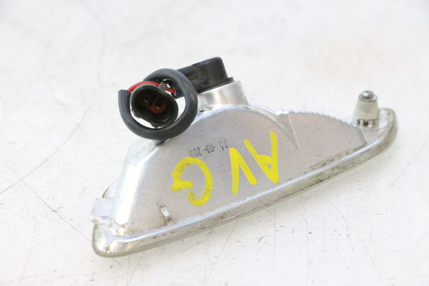 photo de LEFT FRONT TURN SIGNAL PIAGGIO VESPA PRIMAVERA 2T 50 (2013 - 2018) - Fixing points details