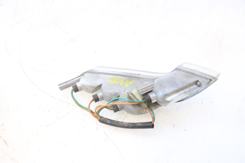 photo de FRONT LEFT TURN SIGNAL  PEUGEOT VIVACITY NEW 2T 50 (2008 - 2017) - Fixing points details