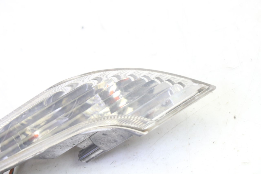 photo de LEFT FRONT TURN SIGNAL PEUGEOT VIVACITY NEW 4T 50 (2008 - 2017) - Zoom on usage condition