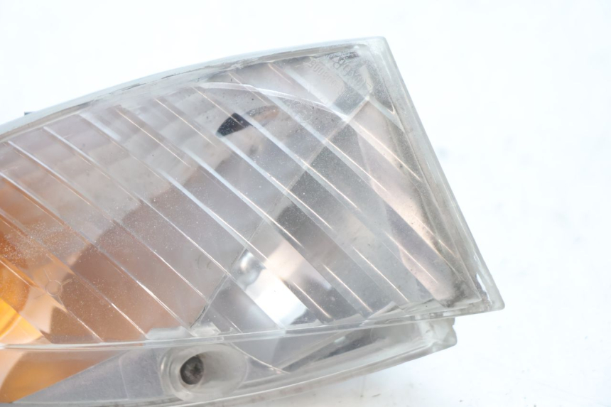 photo de FRONT LEFT TURN SIGNAL PEUGEOT VIVACITY 50 (1998 - 2003) - Zoom on usage condition