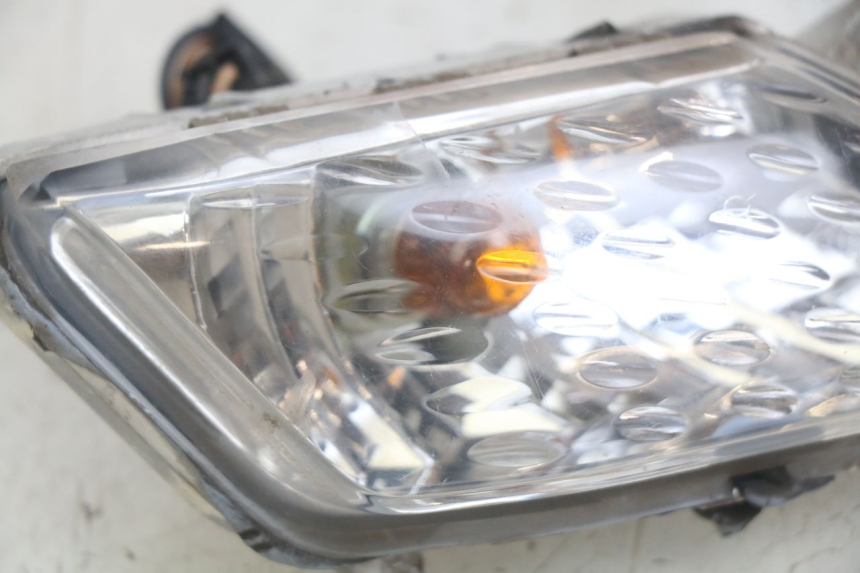 photo de LEFT FRONT TURN SIGNAL YAMAHA X-MAX XMAX 250 (2006 - 2009) - Zoom on usage condition