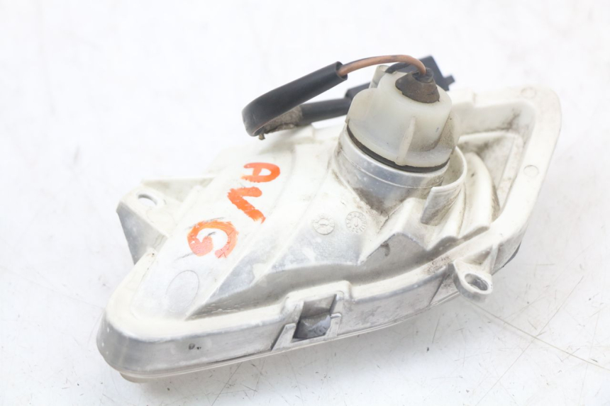 photo de LEFT FRONT TURN SIGNAL YAMAHA X-MAX XMAX 250 (2006 - 2009) - Technical close-up
