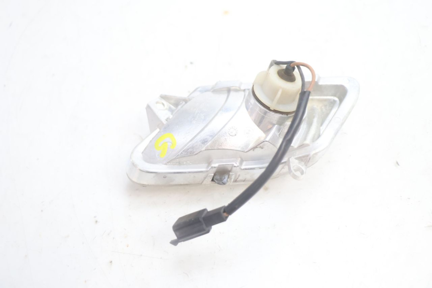 photo de LEFT FRONT TURN SIGNAL YAMAHA XMAX X-MAX 125 (2006 - 2009) - Zoom on usage condition