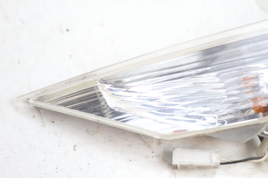 photo de FRONT LEFT TURN SIGNAL PIAGGIO X8 STREET 125 (2006 - 2007) - Component detail