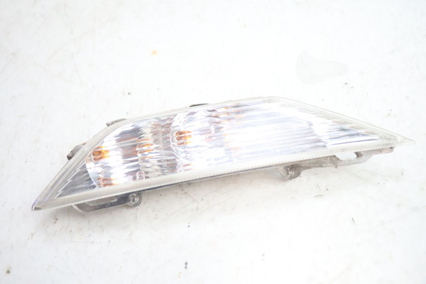 photo de FRONT LEFT TURN SIGNAL PIAGGIO X8 STREET 125 (2006 - 2007) - Alternative perspective