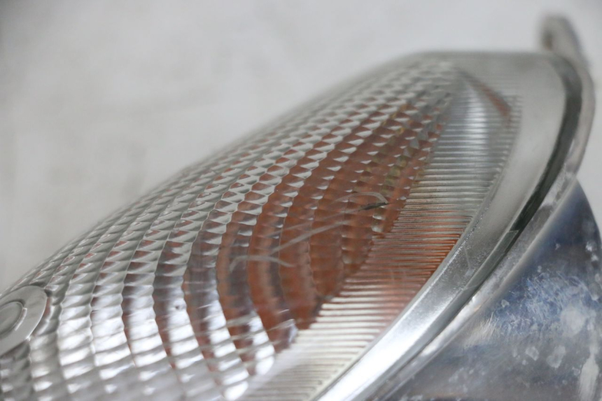 photo de FRONT LEFT TURN SIGNAL YAMAHA YP MAJESTY 125 (2002 - 2006) - Technical close-up