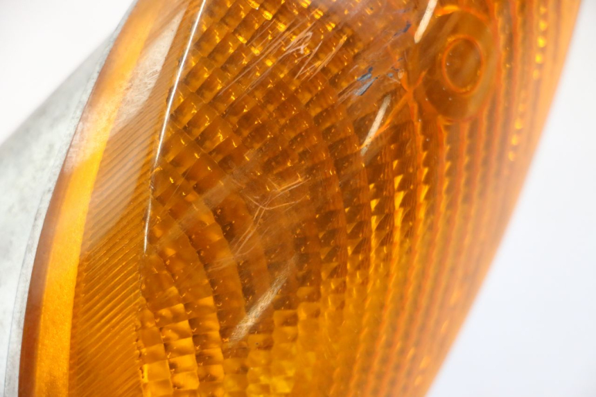 photo de FRONT LEFT TURN SIGNAL YAMAHA YP MAJESTY 125 (1998 - 2001) - Technical close-up