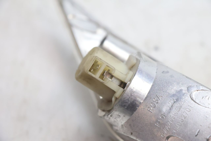 photo de FRONT LEFT TURN SIGNAL  PIAGGIO ZIP 4T 50 (2018 - 2020) - Surface and material condition