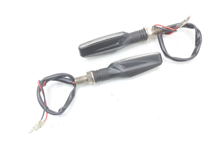 photo de FRONT TURN SIGNAL HYOSUNG GTR 125 (2006 - 2008) - Alternative perspective