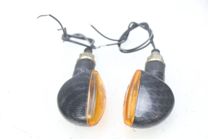 photo de FRONT TURN SIGNAL PEUGEOT LUDIX 50 (2008 - 2017) - Alternative perspective