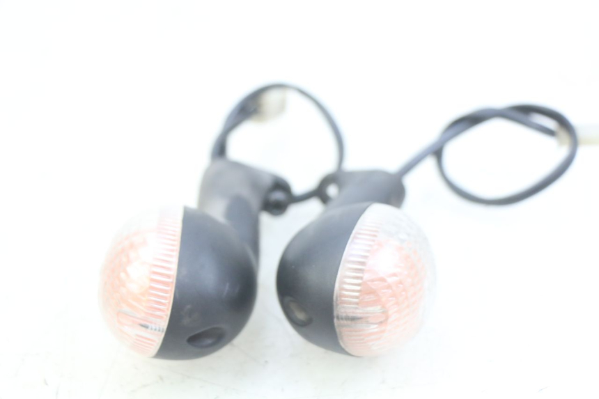 photo de FRONT TURN SIGNAL PEUGEOT LUDIX 50 (2008 - 2017) - Fixing points details