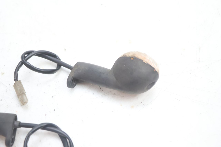 photo de FRONT TURN SIGNAL PEUGEOT LUDIX 50 (2005 - 2007) - Surface and material condition