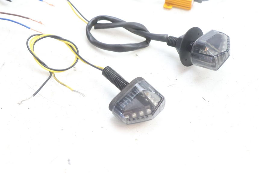 photo de FRONT TURN SIGNAL PIAGGIO MP3 500 (2016 - 2018) - Product overview