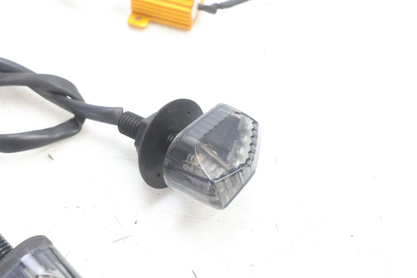 photo de FRONT TURN SIGNAL PIAGGIO MP3 500 (2016 - 2018) - Fixing points details