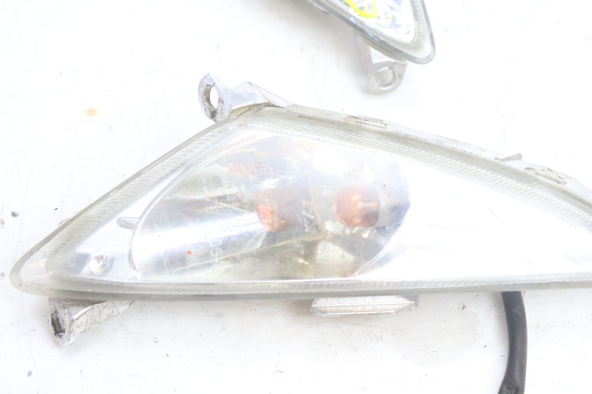 photo de FRONT TURN SIGNAL SYM ORBIT 2 4T 50 (2008 - 2017) - Zoom on usage condition