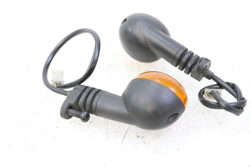 photo de FRONT TURN SIGNAL PEUGEOT LUDIX 50 (2008 - 2017) - Fixing points details