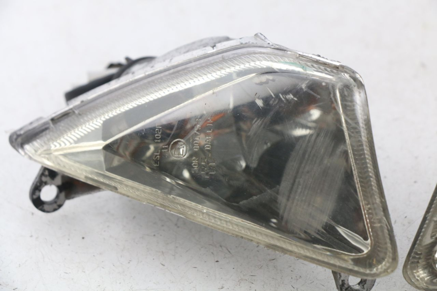 photo de FRONT TURN SIGNAL DAELIM S4 50 (2010 - 2015) - Zoom on usage condition