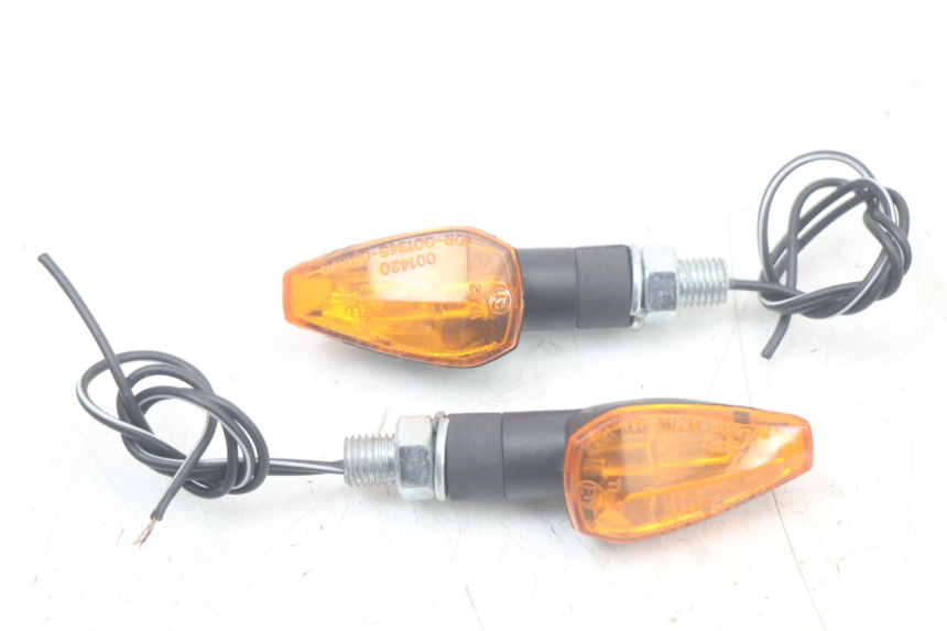 photo de FRONT TURN SIGNAL DERBI SENDA SM X-TREME 50 (2006 - 2010) - Main view