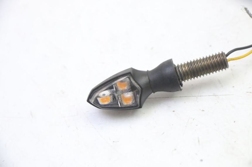 photo de FRONT TURN SIGNAL SUZUKI SV S 650 (2003 - 2009) - Alternative perspective