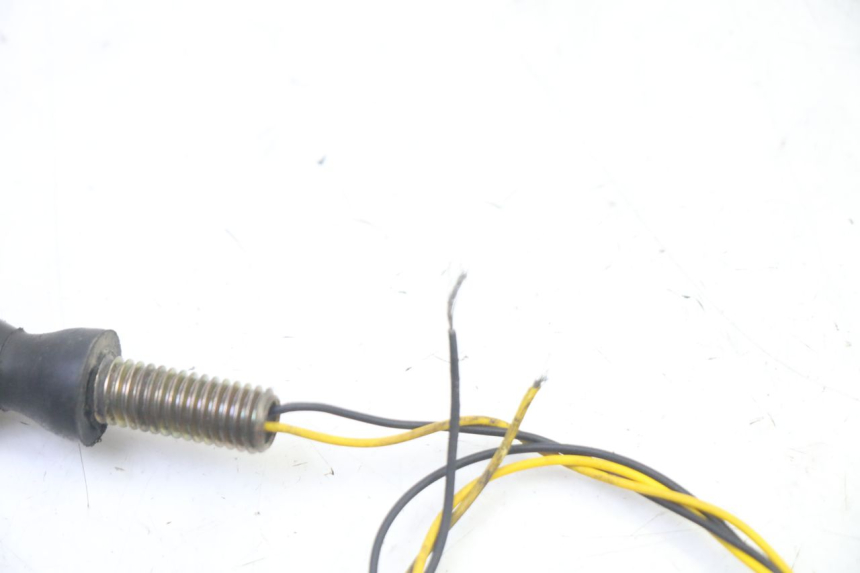 photo de FRONT TURN SIGNAL SUZUKI SV S 650 (2003 - 2009) - Technical close-up