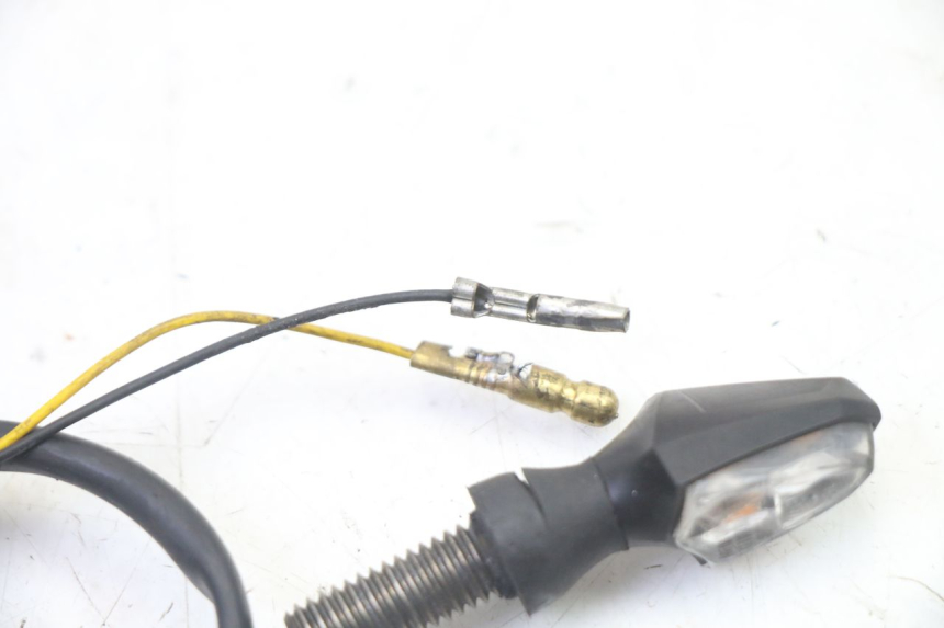 photo de FRONT TURN SIGNAL SUZUKI SV S 650 (2003 - 2009) - Surface and material condition