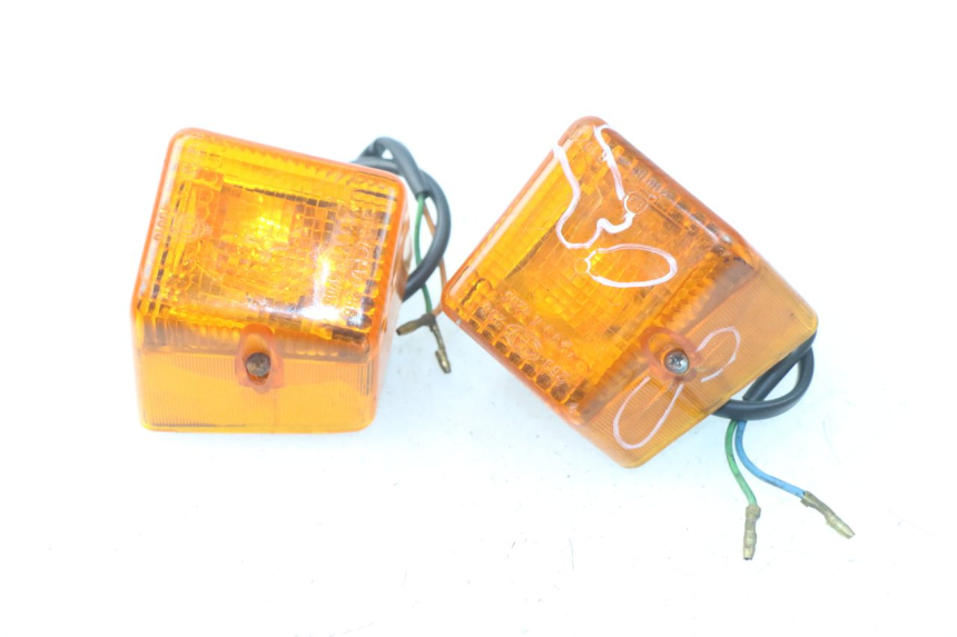 photo de FRONT TURN SIGNAL PEUGEOT SX 80 (1986 - 1995) - Additional view of the item