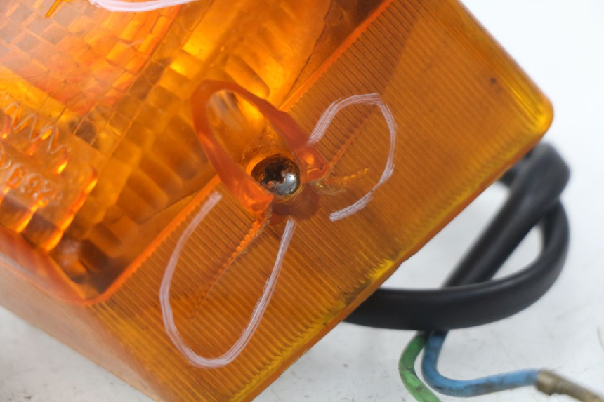 photo de FRONT TURN SIGNAL PEUGEOT SX 80 (1986 - 1995) - Fixing points details