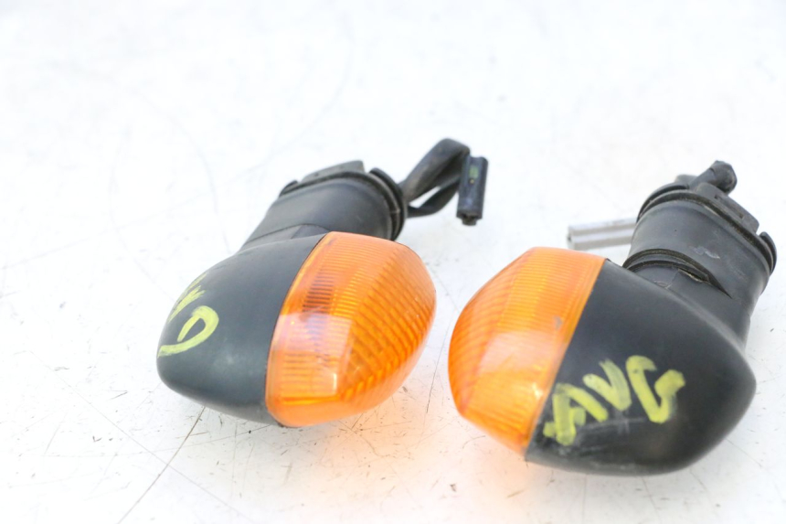 photo de FRONT TURN SIGNAL YAMAHA TDM ABS 900 (2002 - 2014) - Alternative perspective