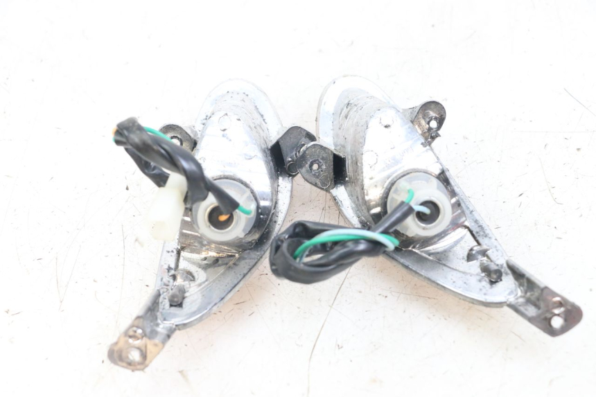 photo de FRONT TURN SIGNAL BAOTIAN TRAVEL SPIRIT 50 (2010 - 2012) - Alternative perspective