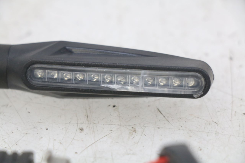 photo de FRONT TURN SIGNAL KEEWAY TX 50 (2008 - 2015) - Fixing points details