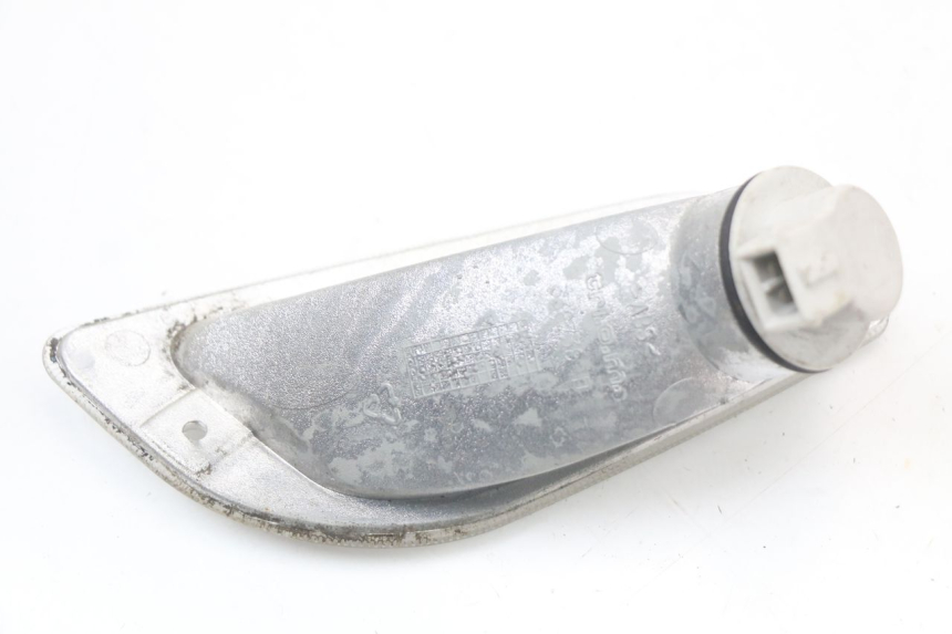 photo de FRONT TURN SIGNAL PIAGGIO VESPA LX 2T 50 (2005 - 2013) - Alternative perspective