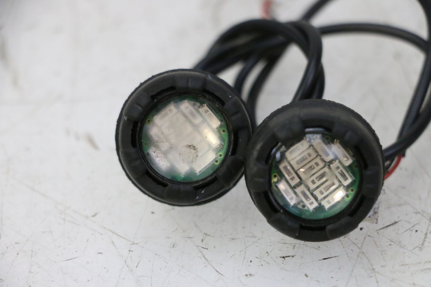 photo de FRONT TURN SIGNAL DUALTRON VICTOR LIMITED 1 - Component detail