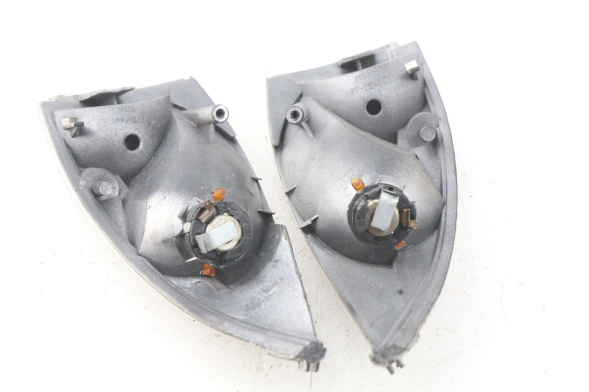 photo de FRONT TURN SIGNAL PEUGEOT VIVACITY 100 (1999 - 2008) - Fixing points details