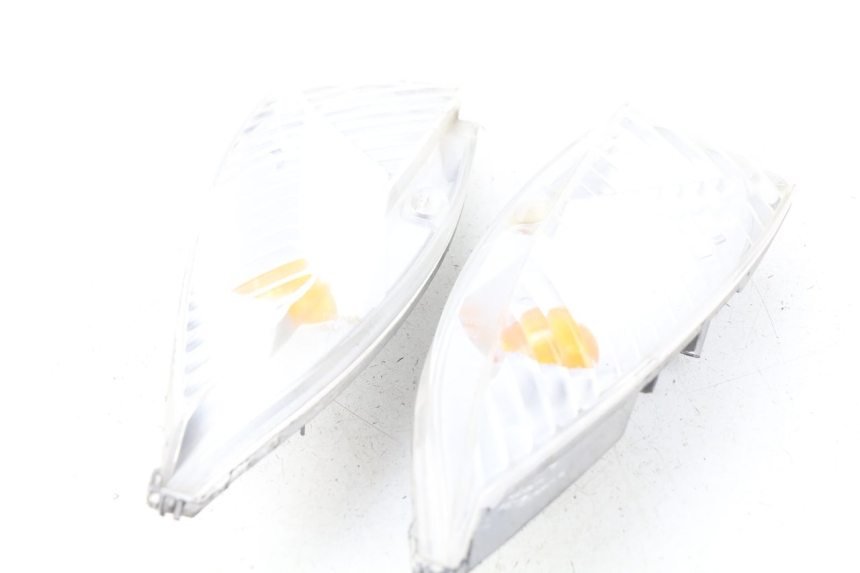 photo de FRONT TURN SIGNAL PEUGEOT VIVACITY 100 (1999 - 2008) - Surface and material condition