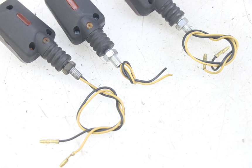 photo de FRONT TURN SIGNAL YAMAHA XJN DIVERSION 600 (2000 - 2003) - Component detail