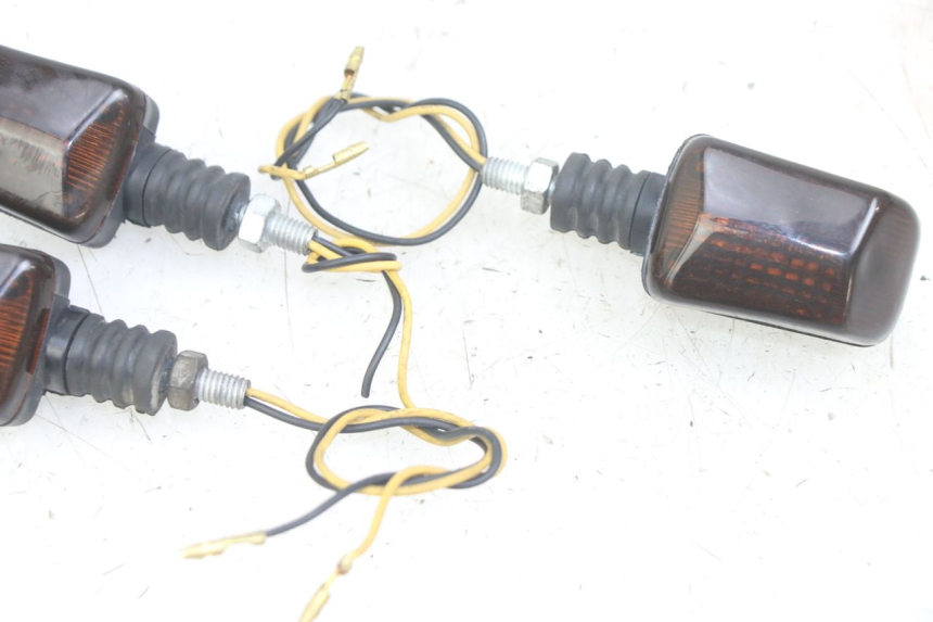 photo de FRONT TURN SIGNAL YAMAHA XJN DIVERSION 600 (2000 - 2003) - Fixing points details