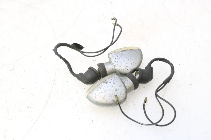 photo de FRONT TURN SIGNAL YAMAHA XJR 1300 (1998 - 2002) - Technical close-up