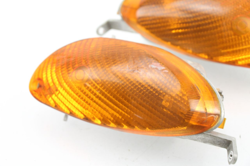 photo de FRONT TURN SIGNAL YAMAHA YP MAJESTY 125 (1998 - 2001) - Zoom on usage condition