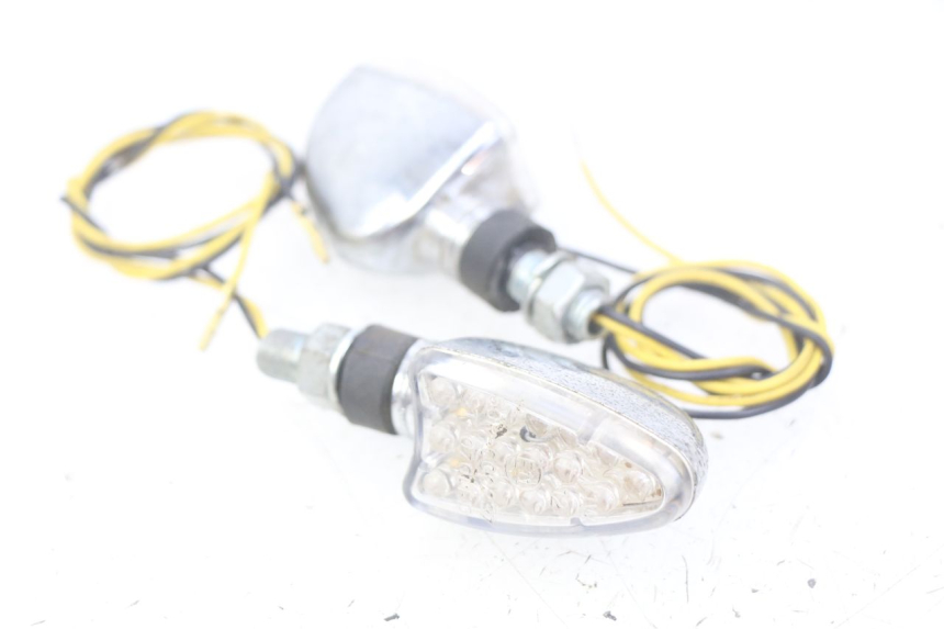 photo de FRONT TURN SIGNAL KAWASAKI ZEPHYR 1100 ( - 1995) - Alternative perspective