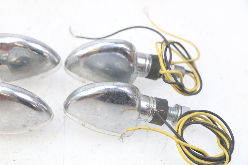 photo de FRONT TURN SIGNAL KAWASAKI ZEPHYR 1100 ( - 1995) - Technical close-up