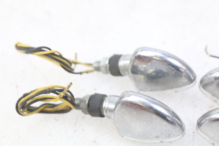 photo de FRONT TURN SIGNAL KAWASAKI ZEPHYR 1100 ( - 1995) - Fixing points details